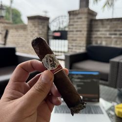 Havana Phil's Cigar Company - Avo while working on this rainy day
