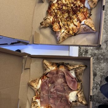 Piacere Wood Fired Pizza - BBQ Chicken Pizza - Pizza Near Me - Miami, Florida Piacere Wood Fired Pizza - BBQ Chicken Pizza - Pizza Near Me - Miami, Florida