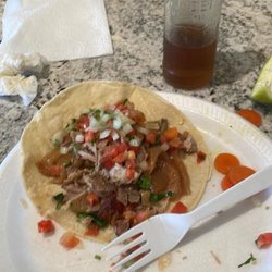 Carnitas El Rey - Un taco de surtido