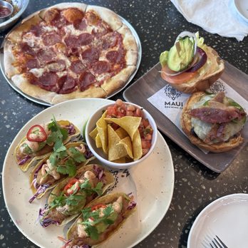 Maui Brewing Co. - Kailua - Pepperoni pizza, baja fish tacos, jalapeño bacon burger - Breweries Near Me - Kailua, Hawaii Maui Brewing Co. - Kailua - Pepperoni pizza, baja fish tacos, jalapeño bacon burger - Breweries Near Me - Kailua, Hawaii