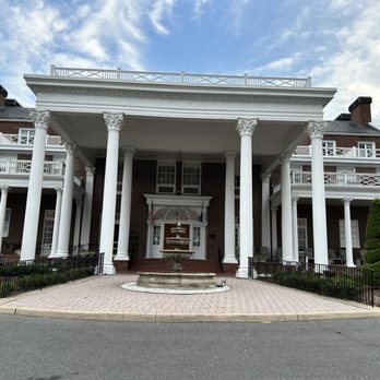 The Speakeasy Bar and Restaurant - Front of Inn where restaurant is located downstairs of. - American Near Me - Luray, Virginia The Speakeasy Bar and Restaurant - Front of Inn where restaurant is located downstairs of. - American Near Me - Luray, Virginia