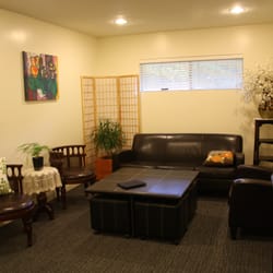 Joanna Lin - Acupuncture and Chiropractic - Nice, comfy waiting area.
