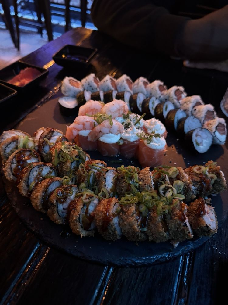 Hai Sushi Lounge Logo