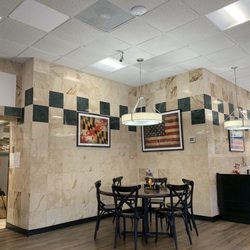 Romilo's - Restaurant and seating area
