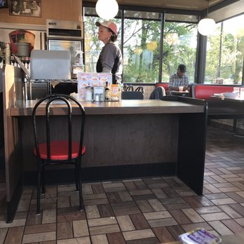 Waffle House - Penny dictating to others what tables need service SMHS.  Maybe you should pitch in and help. - American Near Me - Hapeville, Georgia