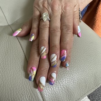 Lush Nail Lounge - Gel hand drawn marble by Thu - Waxing Near Me - Northborough, Massachusetts