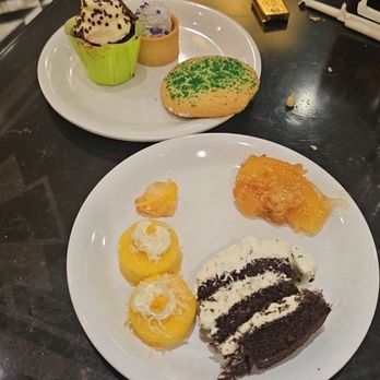 Hollywood & Vine - Desserts - American Near Me - Lake Buena Vista, Florida