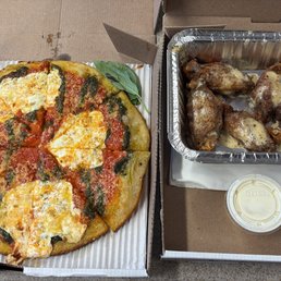 10' Neo Margherita Pizza + Parmesan Peppercorn Bone-In Wings 10' Neo Margherita Pizza + Parmesan Peppercorn Bone-In Wings