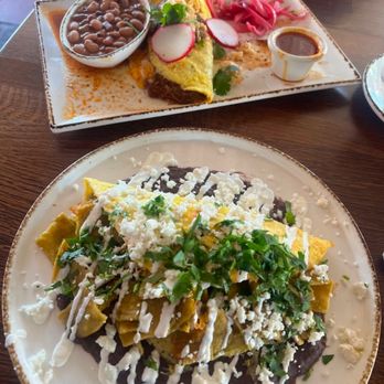 Madres Brunch - Omelettes - Breakfast & Brunch Near Me - Bellflower, California