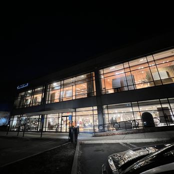 Crate & Barrel - Crate & Ba rrel - Furniture Stores Near Me - Manhasset, New York