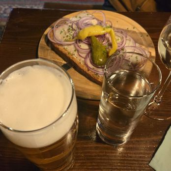 Alter Klosterkeller - Farmer bread with lard, onions, pickles and spring onions. - Austrian Near Me - Dürnstein, 3