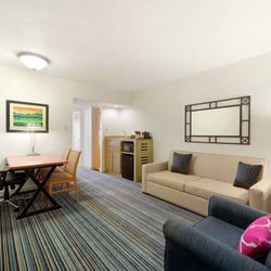 Embassy Suites by Hilton Dorado del Mar Beach Resort - Guest room