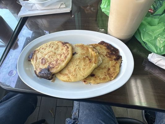 Pupuseria & Restaurant "El Cuscatleco" by null