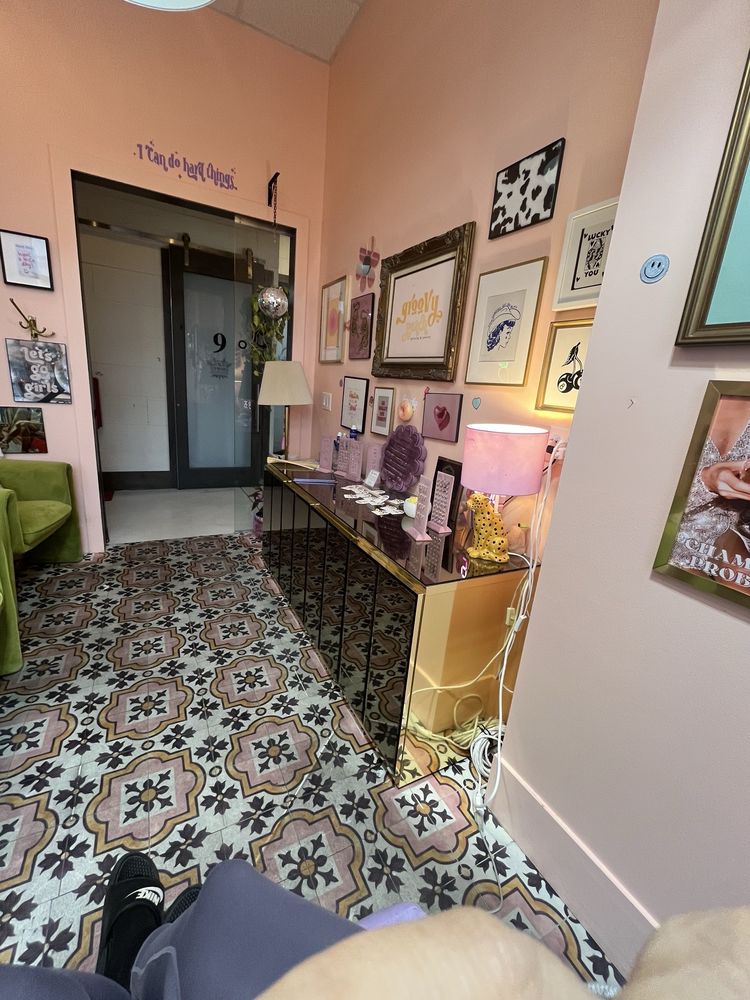 Groovy Peach Piercing Logo