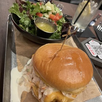 Alter Brewing + Kitchen - Brewpubs Near Me - Oak Brook, Illinois