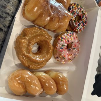 Donut Palace - Donuts Near Me - Clovis, California