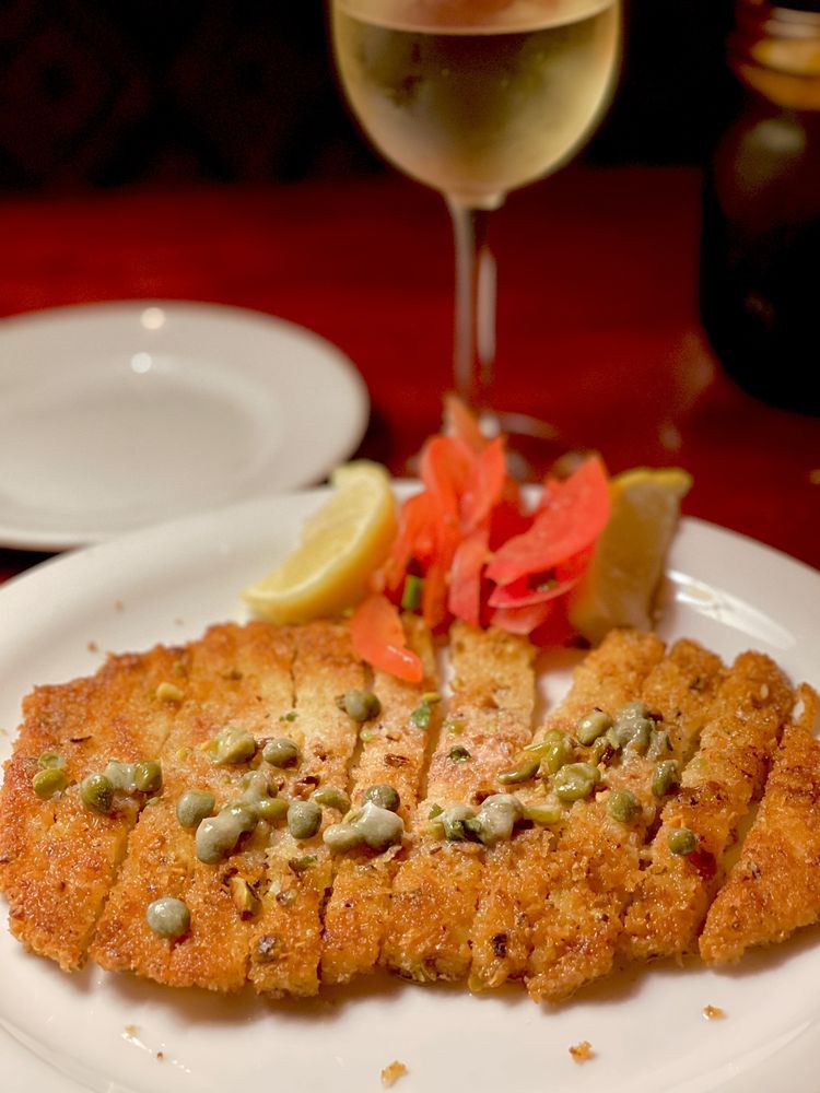 Social spots from Tahoe Joe's