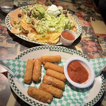 Barney's Beanery - Nachos and mozzarella sticks - Breakfast & Brunch Near Me - Westwood, California