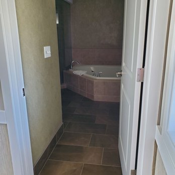 Surfsand Resort - Entrance to the bathroom - Hotels Near Me - Cannon Beach, Oregon Surfsand Resort - Entrance to the bathroom - Hotels Near Me - Cannon Beach, Oregon