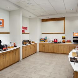 Hampton Inn Nashua - Breakfast Area