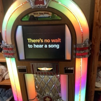 Black Bear Diner Palmdale - Juke box playing music as you wait in line - Diners Near Me - Palmdale, California