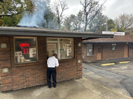 Brenda's Bar-B-Que Pit by null