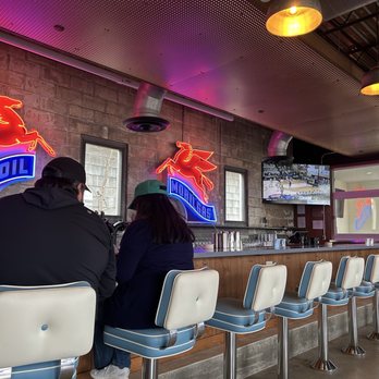 HANK’S GARAGE & GRILL - Updated May 2025 - 97 Photos & 31 Reviews