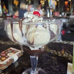 This is the free birthday sundae .. OMG it was wonderful. I ate almost all of it. LoL This is the free birthday sundae .. OMG it was wonderful. I ate almost all of it. LoL