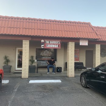 The Barber's Lounge - Outside parking lot entrance - Barbers Near Me - Yuma, Arizona The Barber's Lounge - Outside parking lot entrance - Barbers Near Me - Yuma, Arizona