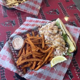 Shrimp roll with sweet potatoes and Dominator with Garlic Fries Shrimp roll with sweet potatoes and Dominator with Garlic Fries