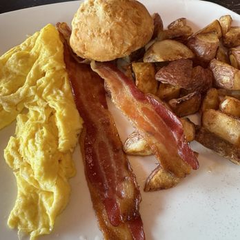 Silver Diner - The American Favorite - with bacon and scrambled eggs - Diners Near Me - Woodbridge, Virginia