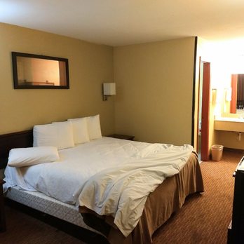 Rodeway Inn - the beddings are clean, the floor not so much - Hotels Near Me - Galveston, Texas Rodeway Inn - the beddings are clean, the floor not so much - Hotels Near Me - Galveston, Texas