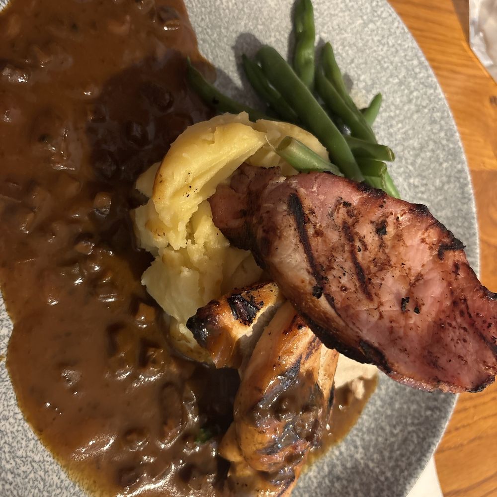 The Malt Shovel - Chicken breast with bacon and creamy potatoes - Pubs Near Me - Uxbridge, XGL