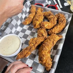 Neri's Courtyard Bar & Grill