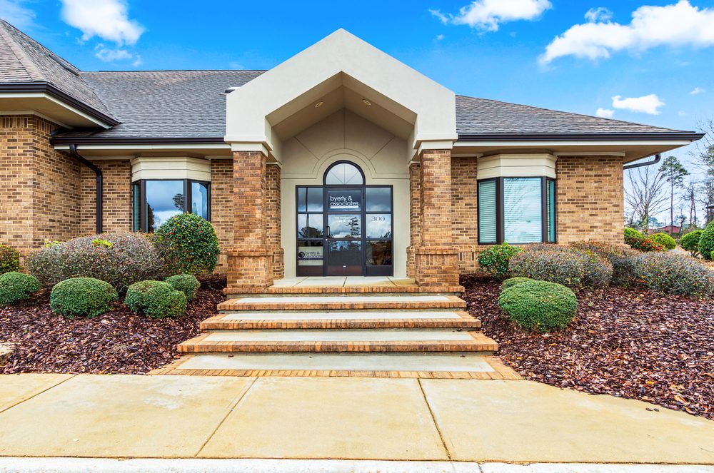 BYERLY & ASSOCIATES Updated July 2024 730 N Dean Rd, Auburn, Alabama Accountants Phone