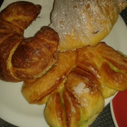 Da Milena - Marmellata ai mirtilli, crema al caffè e pistacchio