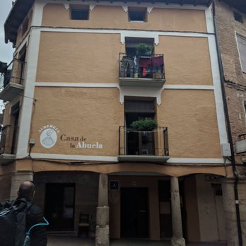 Albergue Casa de la Abuela - You've arrived - Hostels Near Me - Los Arcos, NA