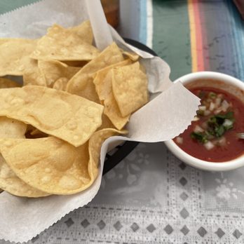 El Farolito - Chips and salsa - Mexican Near Me - Placentia, California