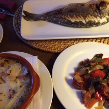 Es Cantonet - Ganze Dorade mit Beilagen - Spanish Near Me - Santanyi, PM