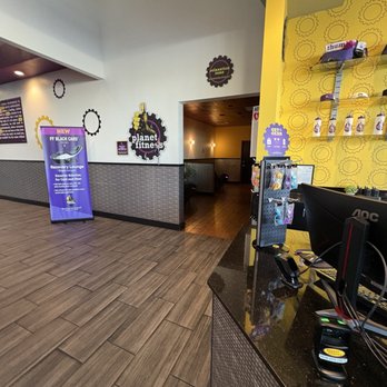 Planet Fitness - Entrance - Gyms Near Me - Tustin, California