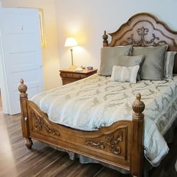 Brickhouse Inn - Magnolia Room: 1st floor, queen bed, private bath