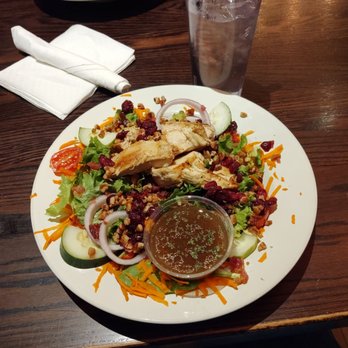 Boomerangs Original Ribs - Salad with grilled chicken - Barbeque Near Me - Solomons, Maryland