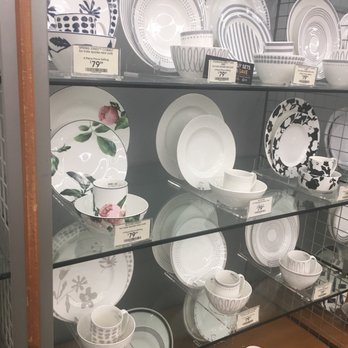 Bed Bath & Beyond - Plates ! - Kitchen & Bath Near Me - Westbury, New York