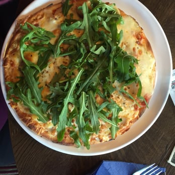 Octopus - Pizza mit 4 Käsesorten und Rucola - Italian Near Me - Büsum, SH Octopus - Pizza mit 4 Käsesorten und Rucola - Italian Near Me - Büsum, SH