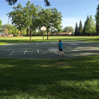 Vista Grande Park - Basketball hoop - Parks Near Me - Rocklin, California