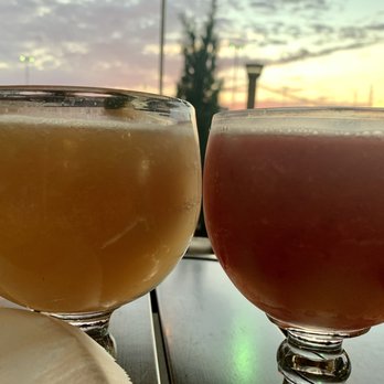 El Chile Bravo - Peach and strawberry margarita - Mexican Near Me - Twinsburg, Ohio