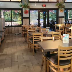 La Parrilla Mexican Grill - Dining