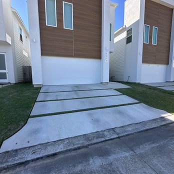 Lilies Landscaping - Lawn maintenance - Lawn Services Near Me - Houston, Texas Lilies Landscaping - Lawn maintenance - Lawn Services Near Me - Houston, Texas
