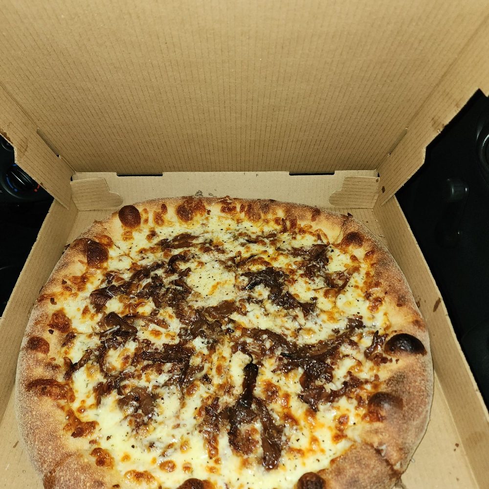 Moonlight Pizza - Bacon and caramelized onion pizza - Pizza Near Me - Pen Argyl, Pennsylvania