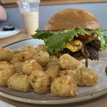 Quarry Coffee - Smash burger & tots - Breakfast & Brunch Near Me - Oxford, Connecticut